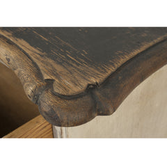 #640 Baroque Chest